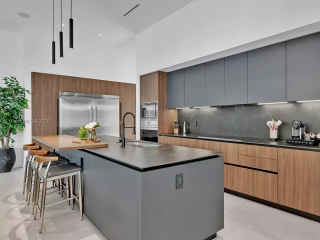 9-bedroom home for rent in Miami - 2110 NE 197th Ter - MondialRealty
