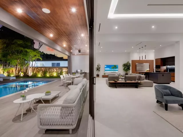 9-bedroom home for rent in Miami - 2110 NE 197th Ter - MondialRealty