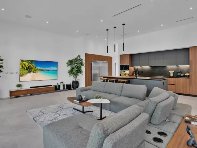 9-bedroom home for rent in Miami - 2110 NE 197th Ter - MondialRealty