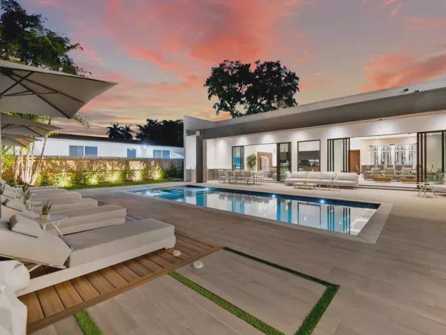 9-bedroom home for rent in Miami - 2110 NE 197th Ter - MondialRealty