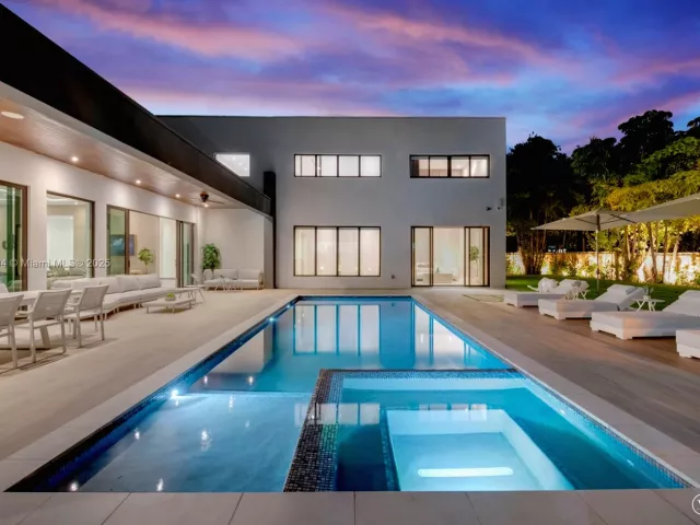 9-bedroom home for rent in Miami - 2110 NE 197th Ter - MondialRealty