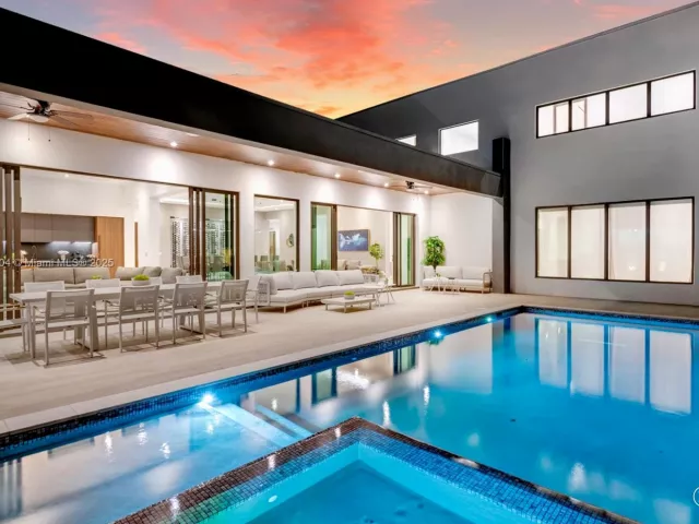 9-bedroom home for rent in Miami - 2110 NE 197th Ter - MondialRealty
