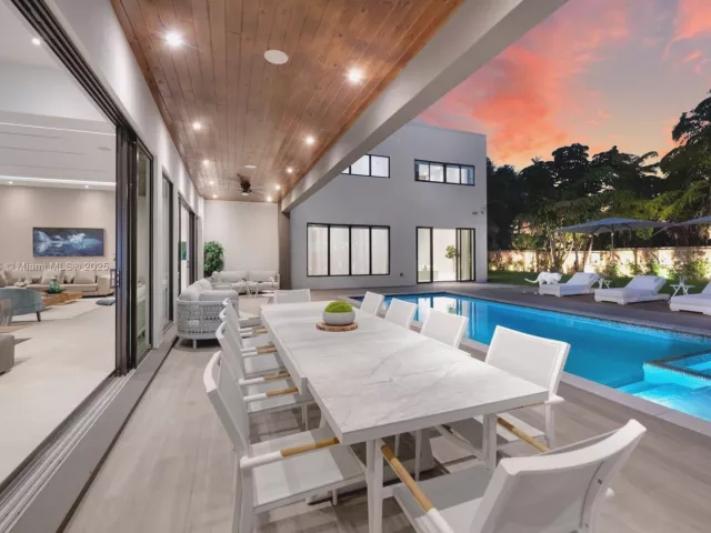 9-bedroom home for rent in Miami - 2110 NE 197th Ter - MondialRealty