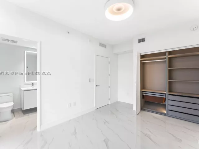 5-bedroom condo for sale in Miami - 700 NE 24th St 5401 - MondialRealty