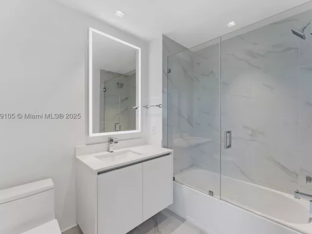 5-bedroom condo for sale in Miami - 700 NE 24th St 5401 - MondialRealty