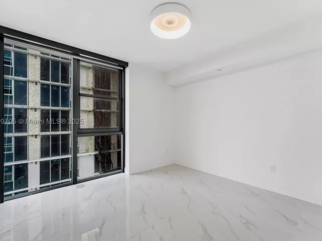 5-bedroom condo for sale in Miami - 700 NE 24th St 5401 - MondialRealty
