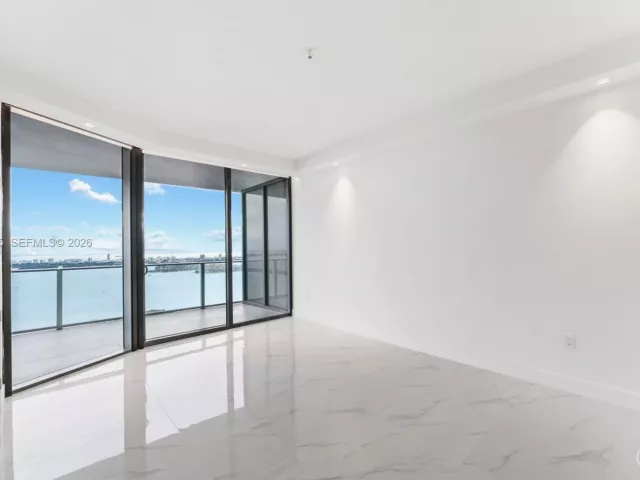 5-bedroom condo for sale in Miami - 700 NE 24th St 5401 - MondialRealty