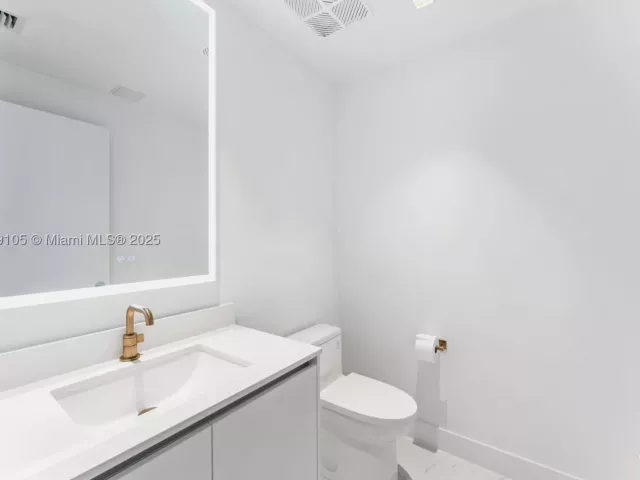5-bedroom condo for sale in Miami - 700 NE 24th St 5401 - MondialRealty