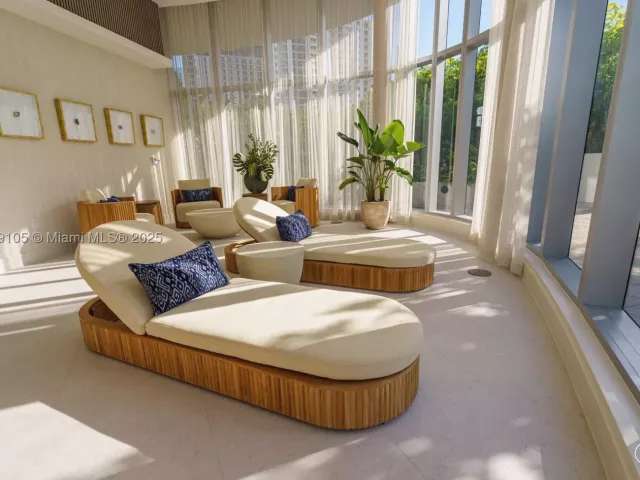5-bedroom condo for sale in Miami - 700 NE 24th St 5401 - MondialRealty