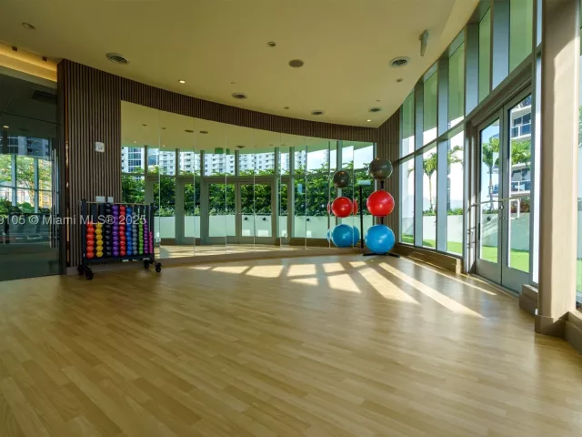 5-bedroom condo for sale in Miami - 700 NE 24th St 5401 - MondialRealty