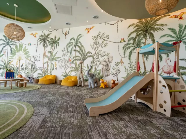 5-bedroom condo for sale in Miami - 700 NE 24th St 5401 - MondialRealty