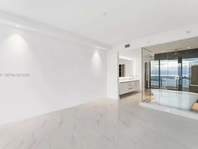 5-bedroom condo for sale in Miami - 700 NE 24th St 5401 - MondialRealty