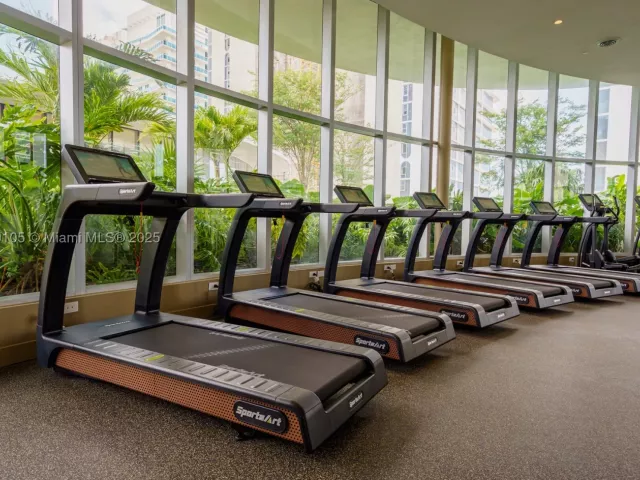 5-bedroom condo for sale in Miami - 700 NE 24th St 5401 - MondialRealty