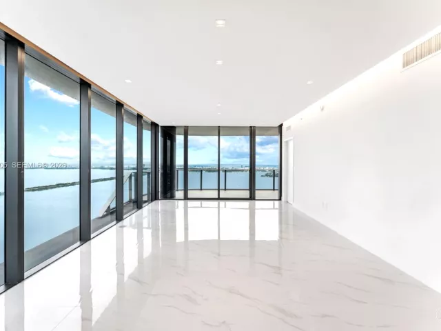 5-bedroom condo for sale in Miami - 700 NE 24th St 5401 - MondialRealty