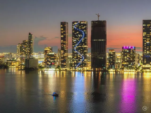 5-bedroom condo for sale in Miami - 700 NE 24th St 5401 - MondialRealty