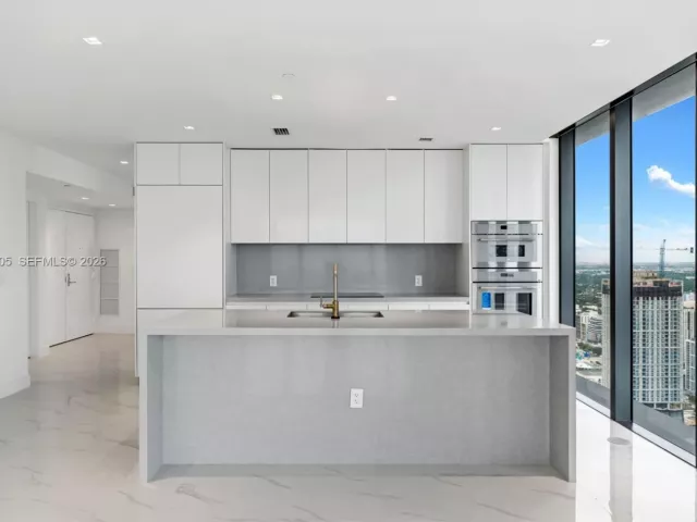 5-bedroom condo for sale in Miami - 700 NE 24th St 5401 - MondialRealty