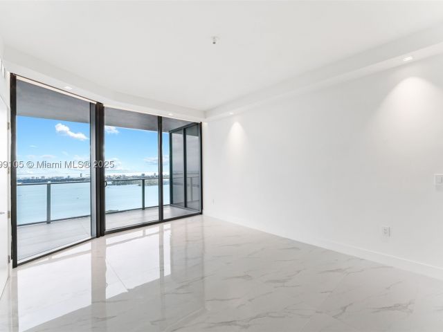5-bedroom condo for sale in Miami - 700 NE 24th St 5401 - MondialRealty