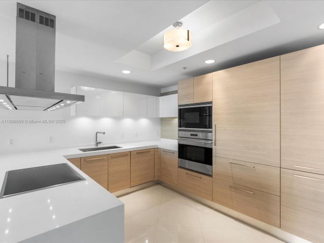 Apartment for rent  Unit #1704 - photo 6680597