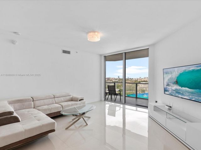 Apartment for rent  Unit #1704 - photo 6680605