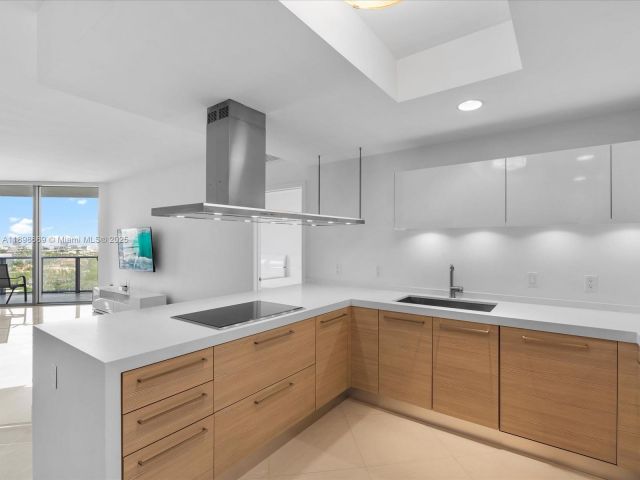 Apartment for rent  Unit #1704 - photo 6680611