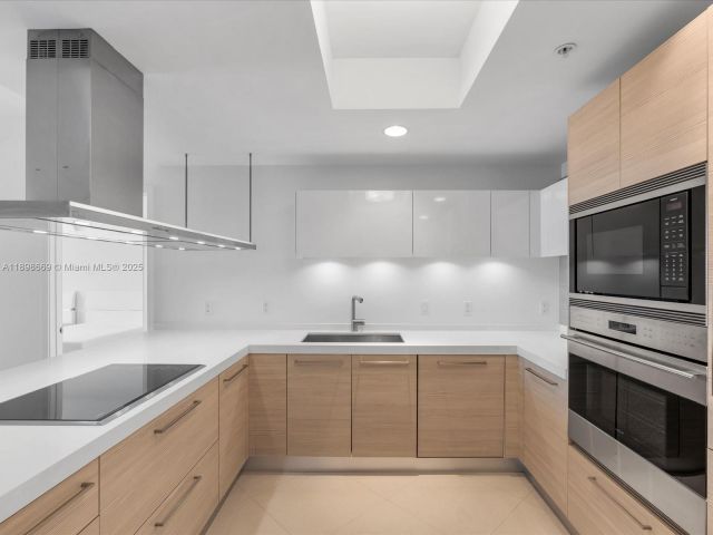 Apartment for rent  Unit #1704 - photo 6680612