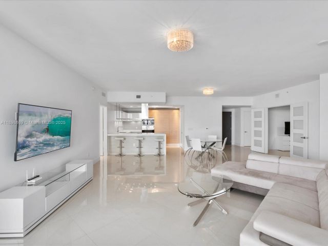 Apartment for rent  Unit #1704 - photo 6680613