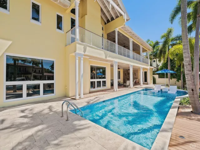 6-bedroom home for sale in Fort Lauderdale - 625 Isle Of Palms Drive - MondialRealty