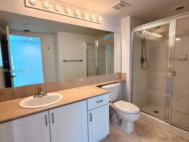 3-bedroom condo for sale in Miami - 1155 Brickell Bay Dr PH104 - MondialRealty