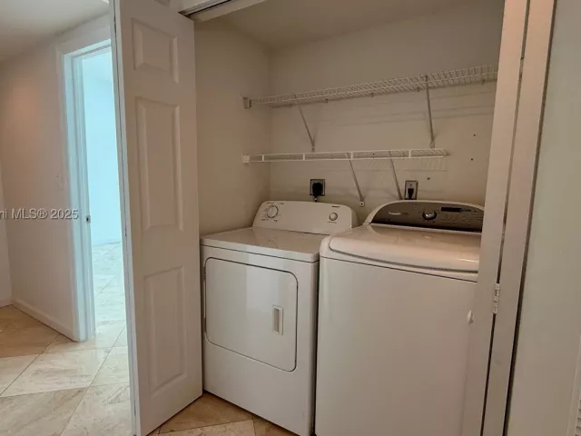 3-bedroom condo for sale in Miami - 1155 Brickell Bay Dr PH104 - MondialRealty