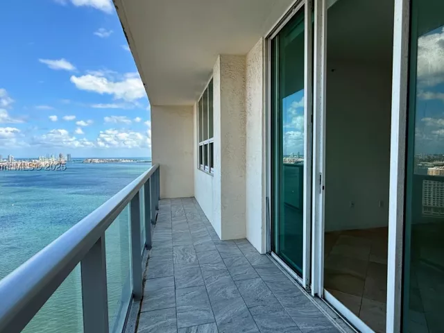 3-bedroom condo for sale in Miami - 1155 Brickell Bay Dr PH104 - MondialRealty