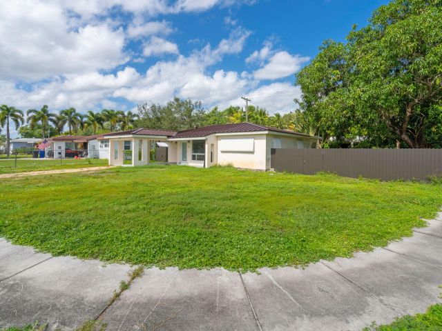 Home for sale at 3301 SW 20th Court - photo 6702156