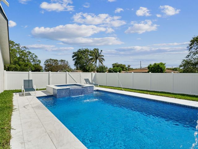 Home for rent at 510 Kingbird Circle - photo 6680924