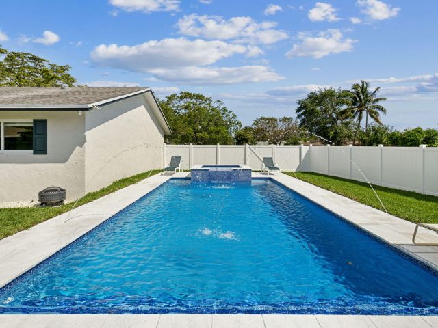 Home for rent at 510 Kingbird Circle - photo 6680925