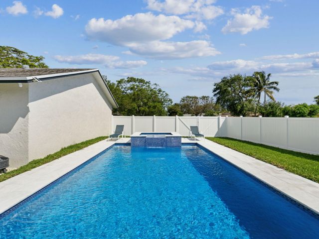 Home for rent at 510 Kingbird Circle - photo 6680941