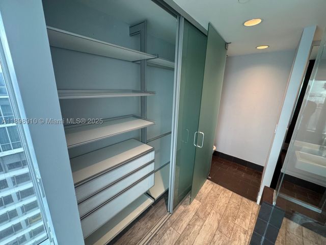 2-bedroom condo for sale in Miami - 1040 Biscayne Blvd 1106 - MondialRealty
