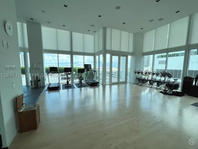 2-bedroom condo for sale in Miami - 1040 Biscayne Blvd 1106 - MondialRealty