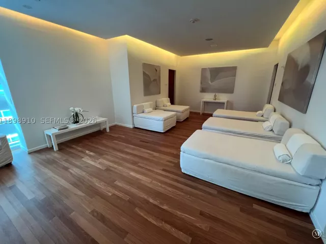 2-bedroom condo for sale in Miami - 1040 Biscayne Blvd 1106 - MondialRealty