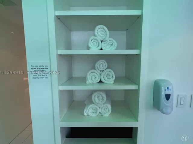 2-bedroom condo for sale in Miami - 1040 Biscayne Blvd 1106 - MondialRealty