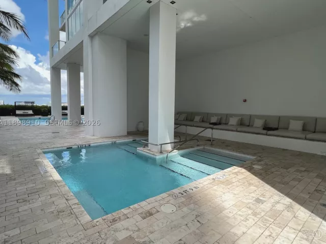 2-bedroom condo for sale in Miami - 1040 Biscayne Blvd 1106 - MondialRealty