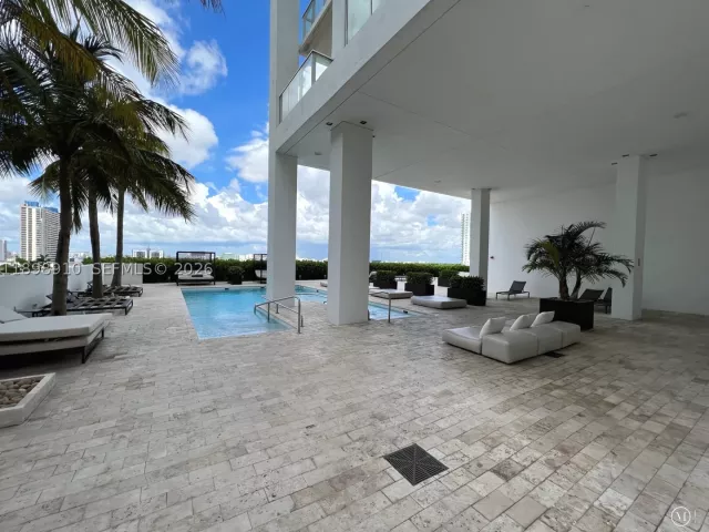 2-bedroom condo for sale in Miami - 1040 Biscayne Blvd 1106 - MondialRealty