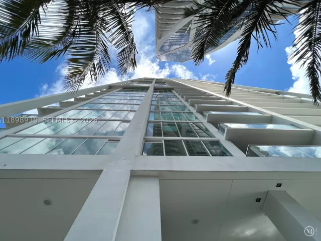 2-bedroom condo for sale in Miami - 1040 Biscayne Blvd 1106 - MondialRealty