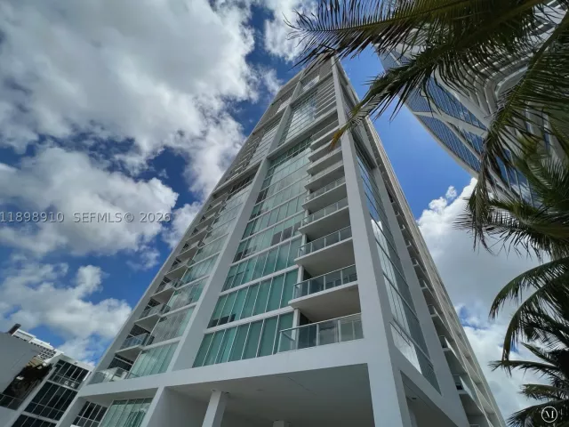 2-bedroom condo for sale in Miami - 1040 Biscayne Blvd 1106 - MondialRealty