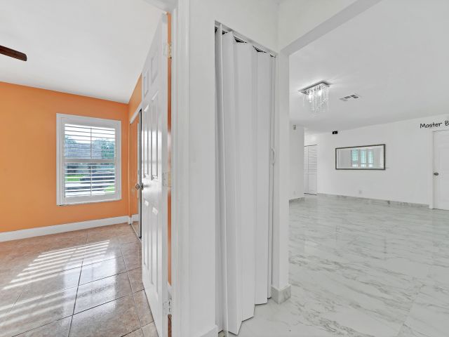 Home for rent at 724 Avenue Chaumont - photo 6680903