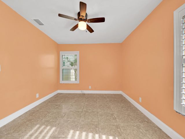 Home for rent at 724 Avenue Chaumont - photo 6680904