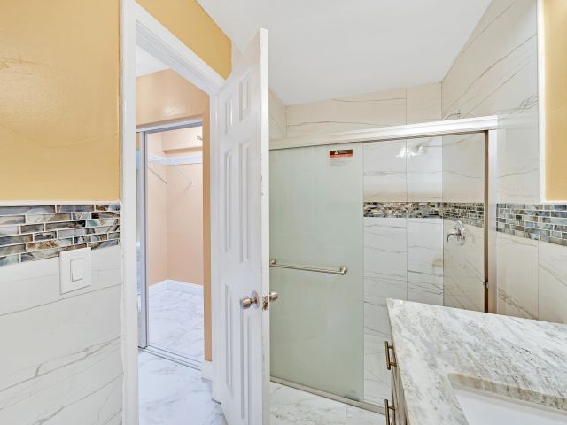 Home for rent at 724 Avenue Chaumont - photo 6680905