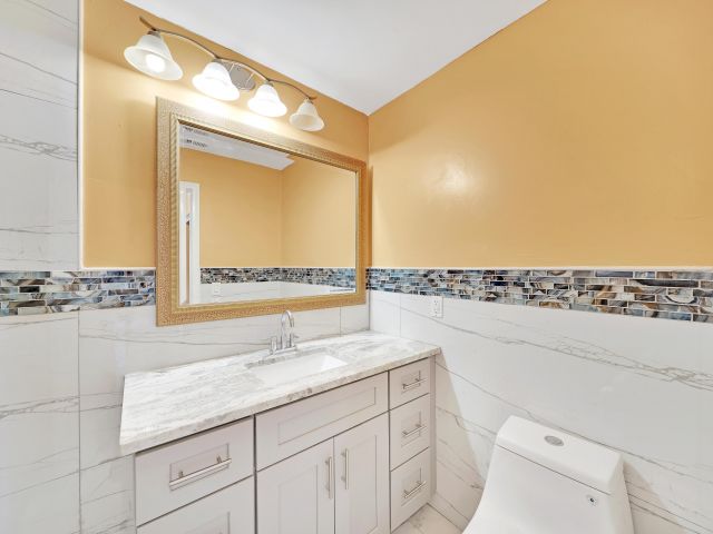 Home for rent at 724 Avenue Chaumont - photo 6680906