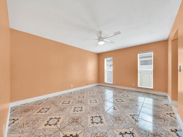 Home for rent at 724 Avenue Chaumont - photo 6680907