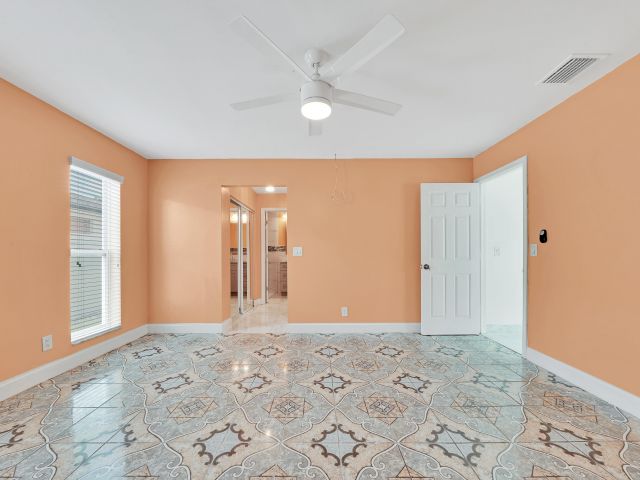 Home for rent at 724 Avenue Chaumont - photo 6680908