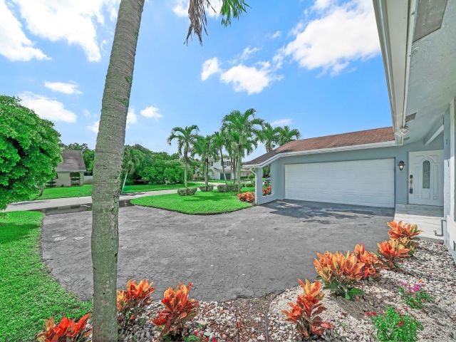 Home for rent at 724 Avenue Chaumont - photo 6680921