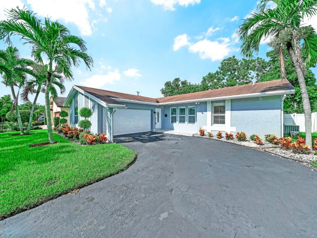 Home for rent at 724 Avenue Chaumont - photo 6680922